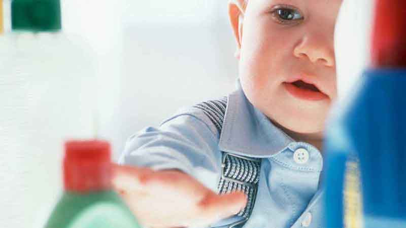پیشگیری از مسمومیت کودکان توسط مواد شوینده